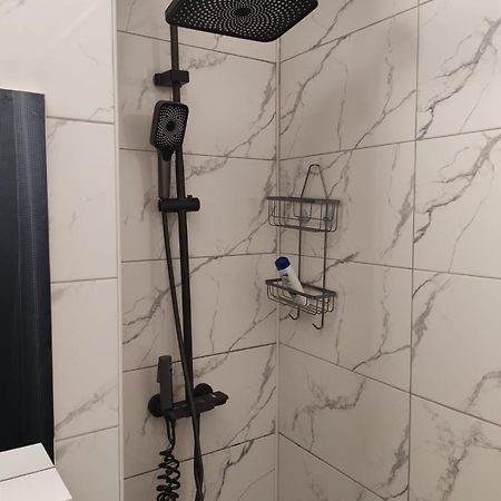 Garsoniera G3 Apartman Craiova Kültér fotó