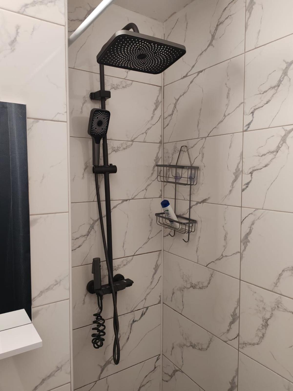 Garsoniera G3 Apartman Craiova Kültér fotó