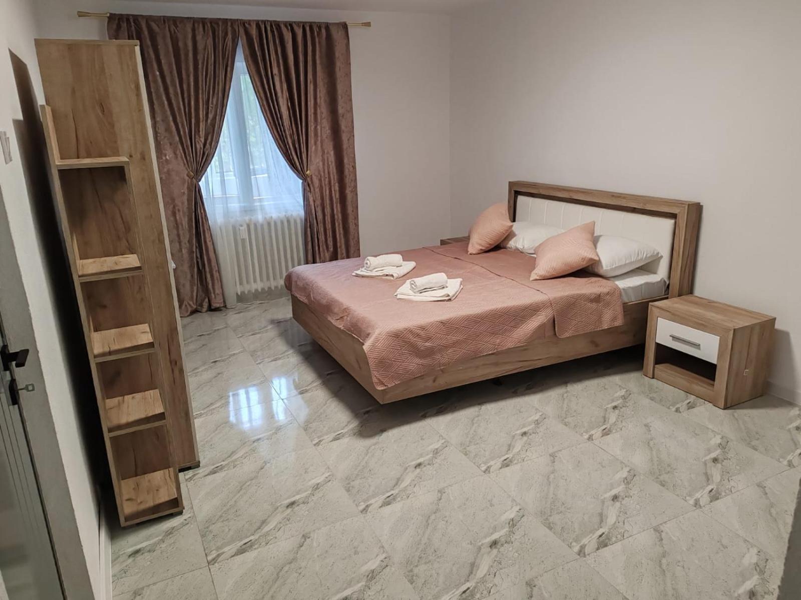 Garsoniera G3 Apartman Craiova Kültér fotó
