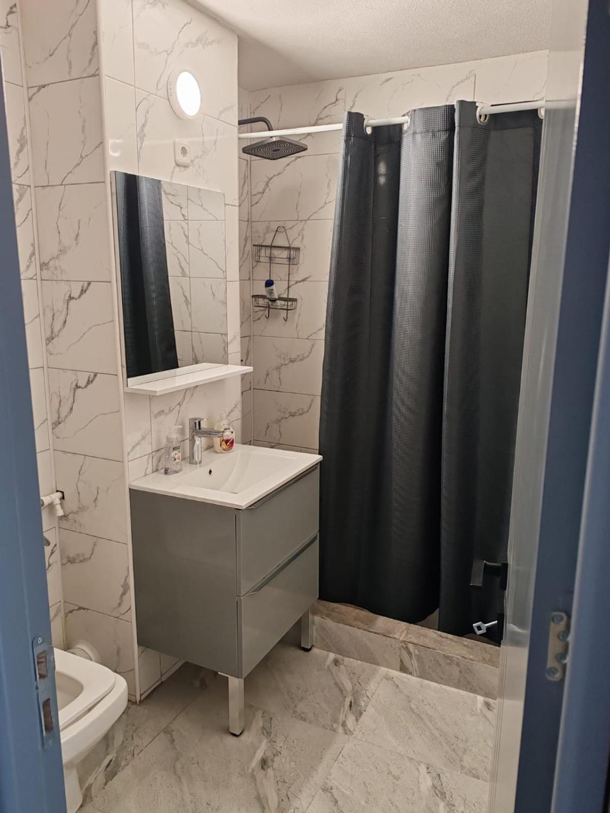 Garsoniera G3 Apartman Craiova Kültér fotó