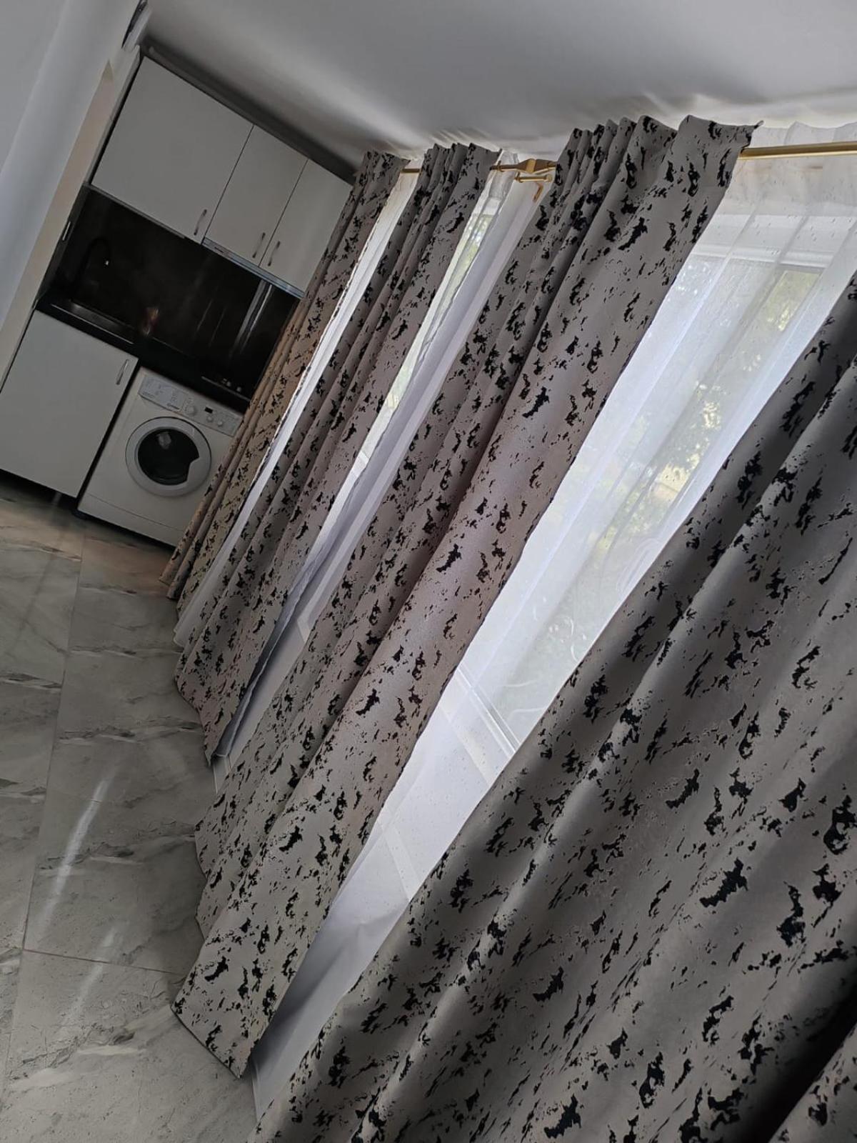 Garsoniera G3 Apartman Craiova Kültér fotó