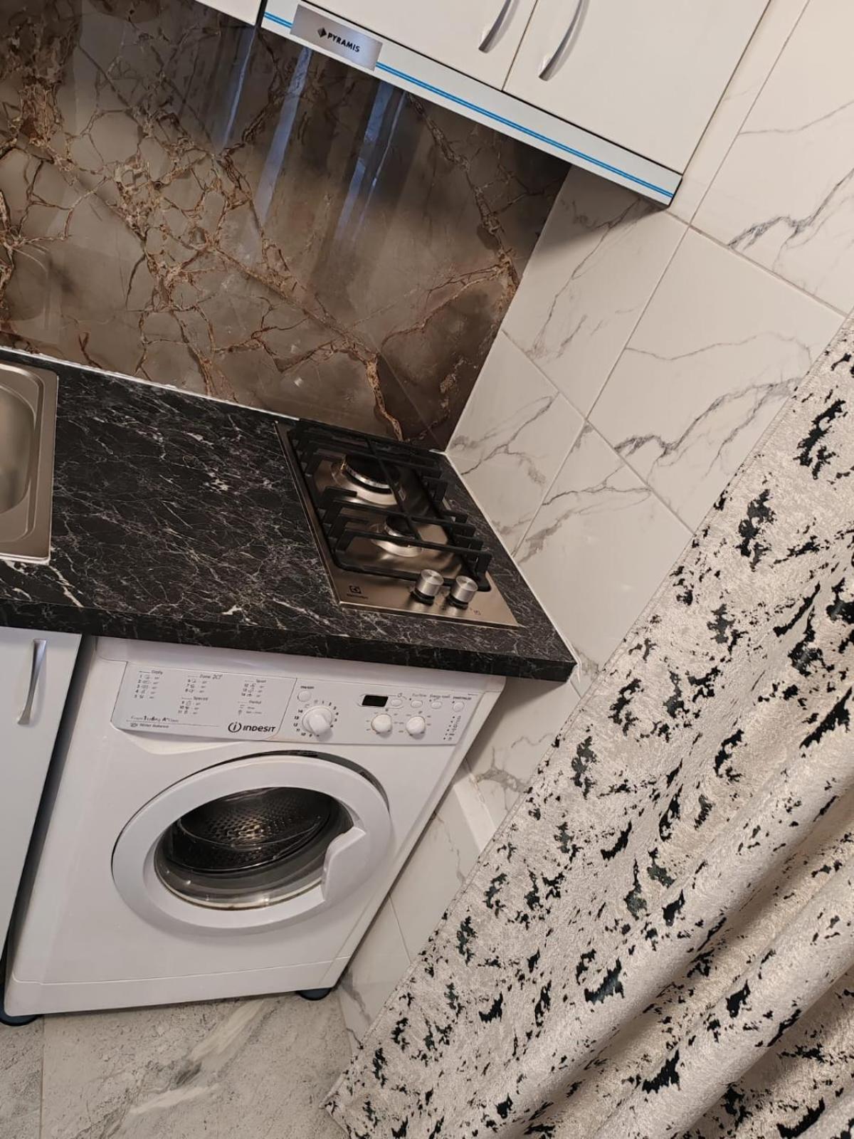 Garsoniera G3 Apartman Craiova Kültér fotó
