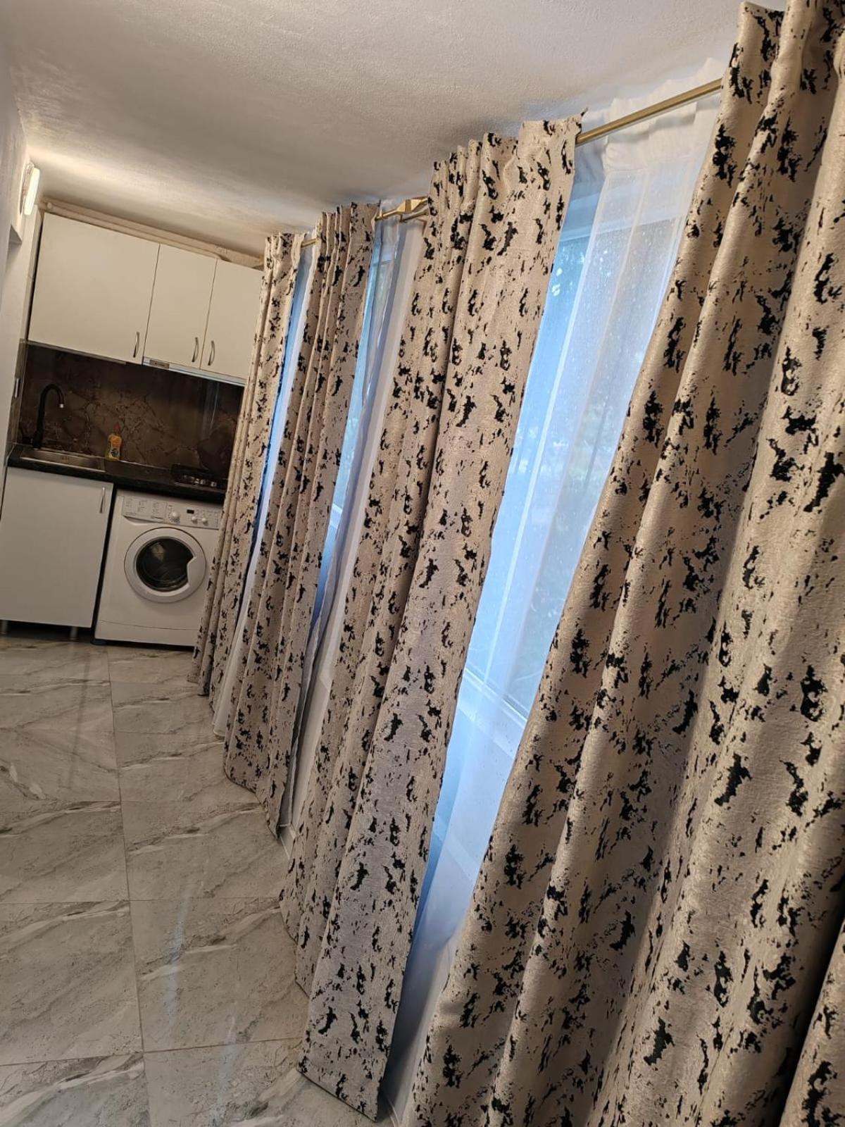 Garsoniera G3 Apartman Craiova Kültér fotó